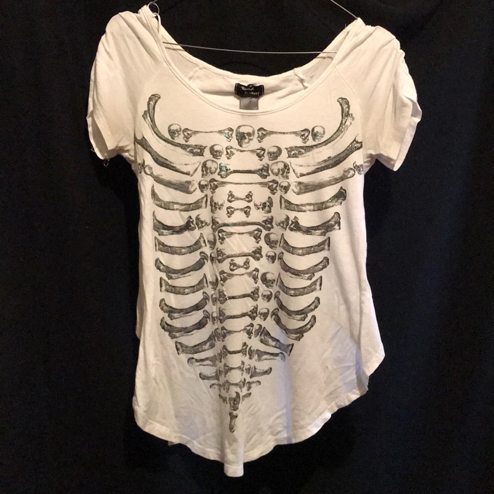 Short sleeved holographic rib cage shirt